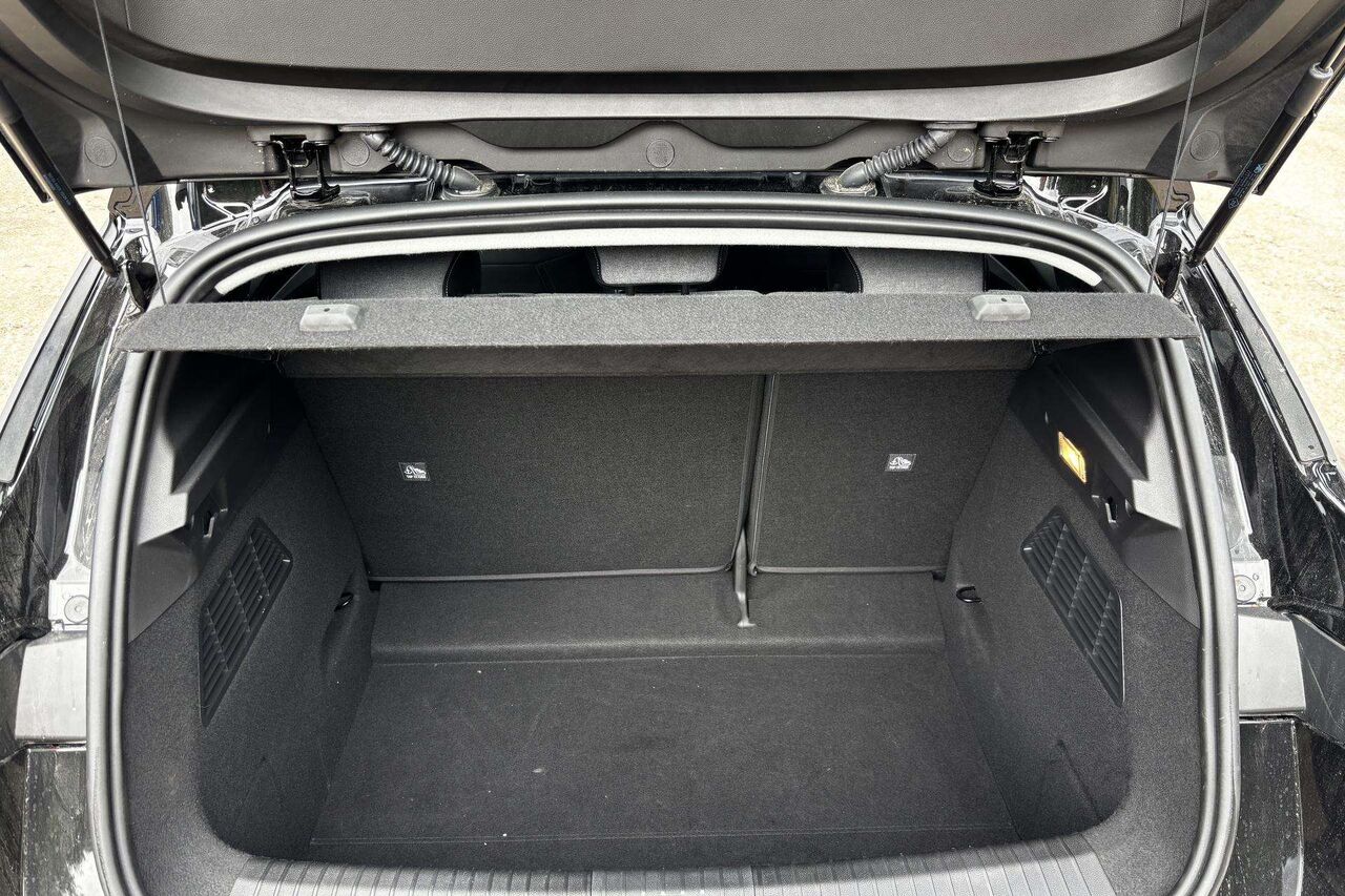 Хэтчбек Renault Megane E-Tech: фото 10