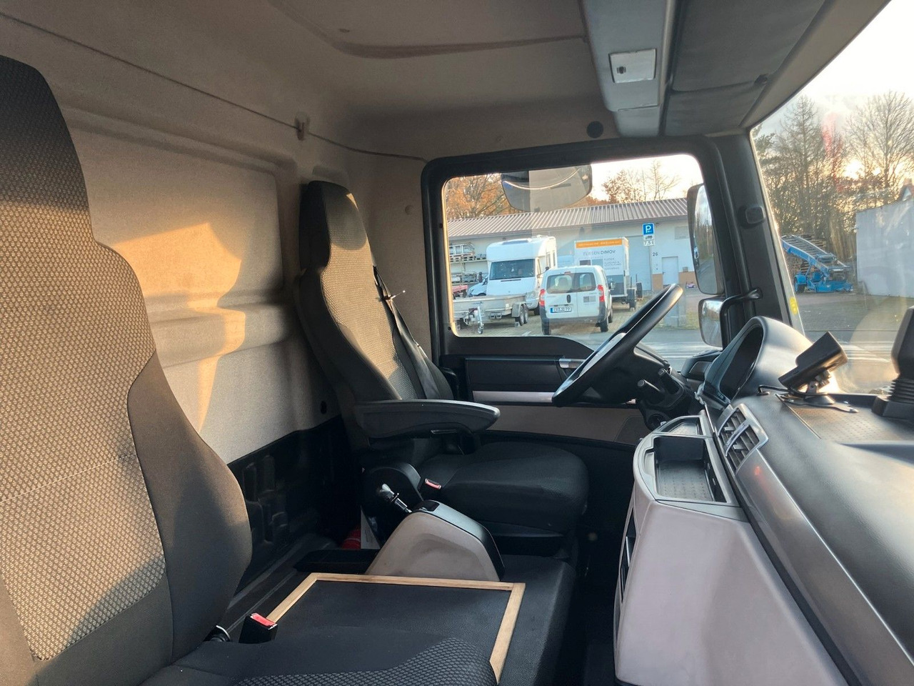 Грузовик с закрытым кузовом MAN TGL 12.220 4x2 BL Koffer/LBW/DHOLLANDIA/AC/EU6 MAN TGL 12.220 4x2 BL Koffer/LBW/DHOLLANDIA/AC/EU6: фото 12