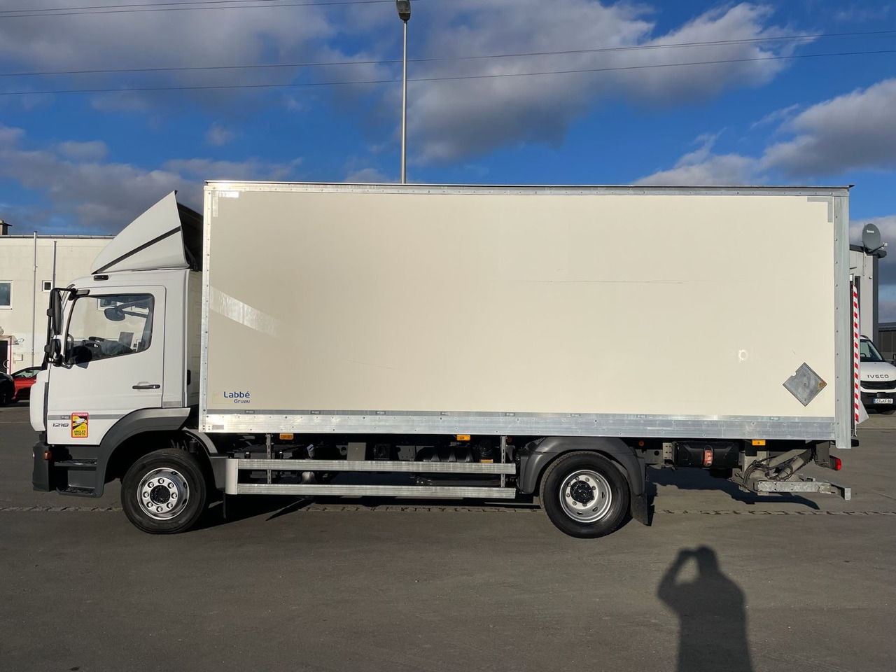 Mercedes-Benz Atego 1218 4x2 Koffer/FULL-ADR/EXIII/LBW/AC/EU6d - Грузовик с закрытым кузовом: фото 4 Mercedes-Benz Atego 1218 4x2 Koffer/FULL-ADR/EXIII/LBW/AC/EU6d - Грузовик с закрытым кузовом: фото 4