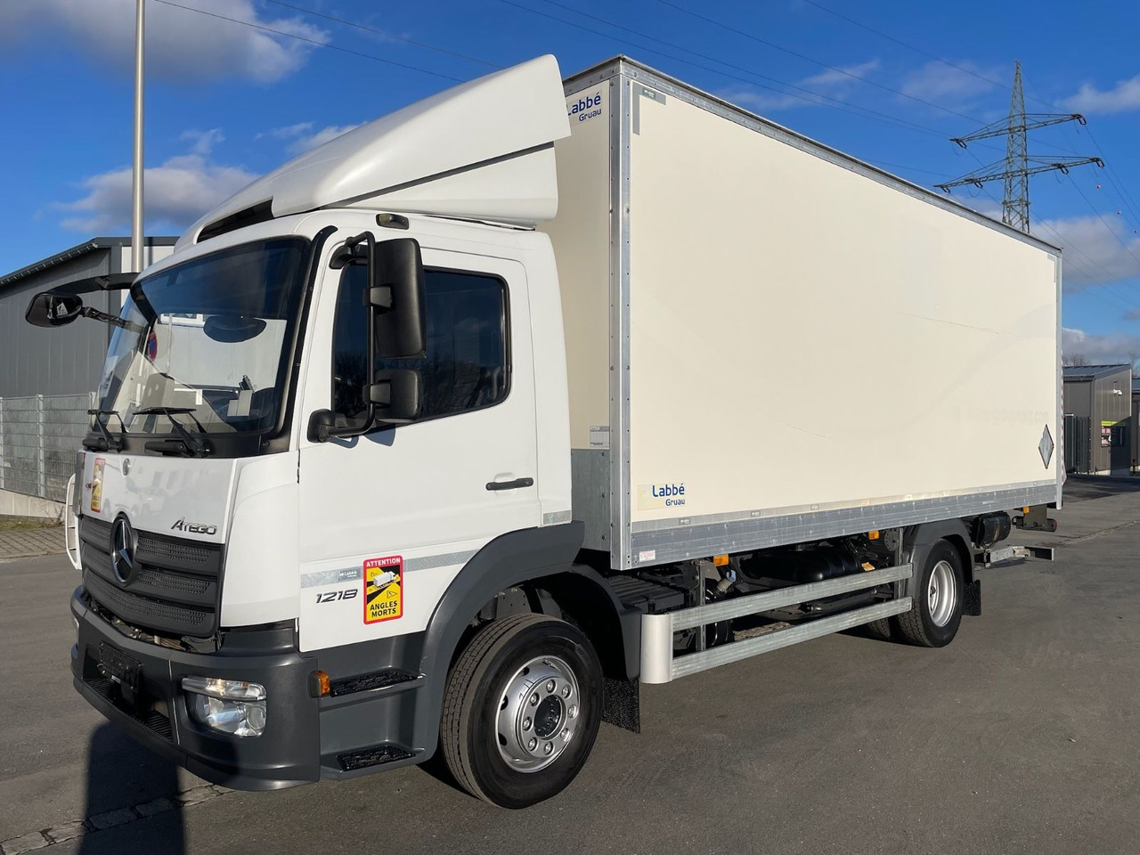 Mercedes-Benz Atego 1218 4x2 Koffer/FULL-ADR/EXIII/LBW/AC/EU6d - Грузовик с закрытым кузовом: фото 3 Mercedes-Benz Atego 1218 4x2 Koffer/FULL-ADR/EXIII/LBW/AC/EU6d - Грузовик с закрытым кузовом: фото 3