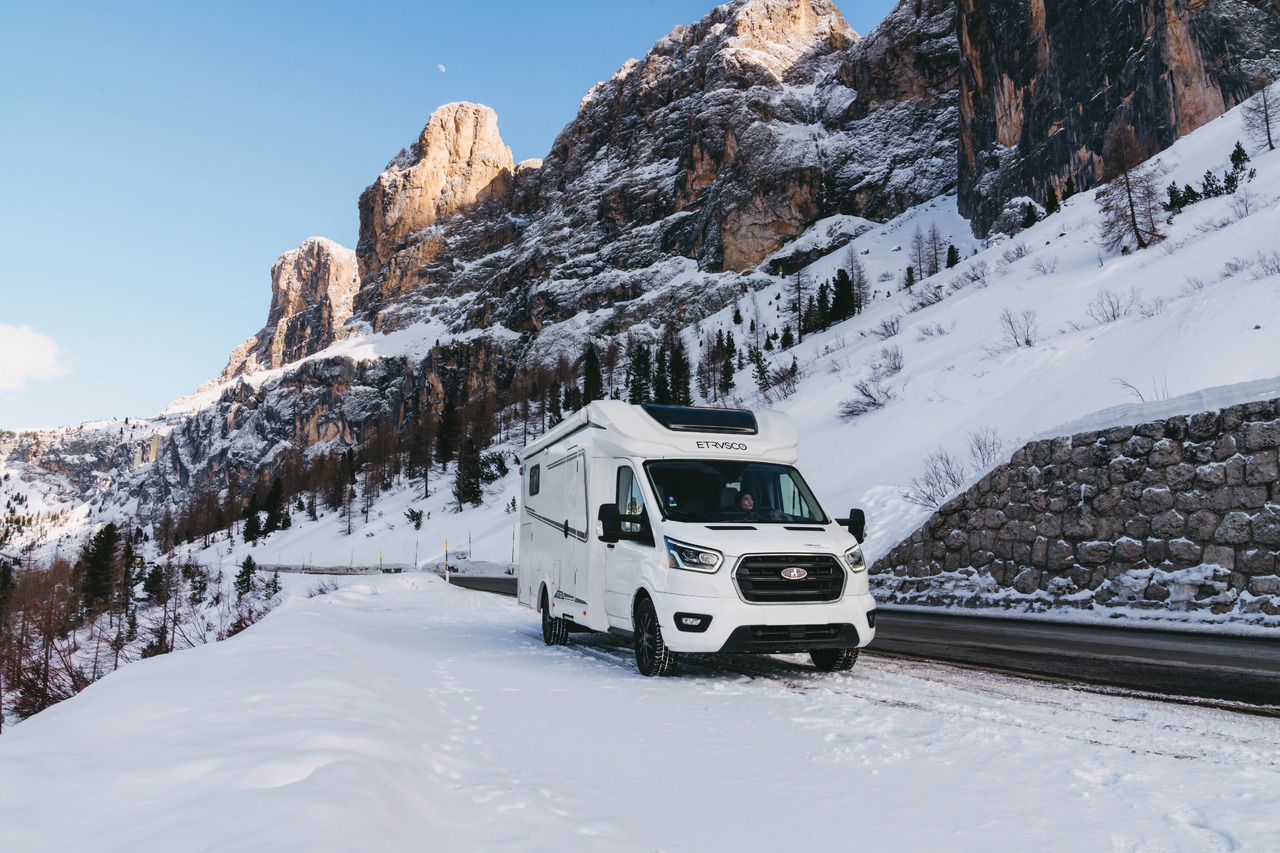 ETRUSCO Etrusco T 7.3 SF - Полуинтегрированный автодом: фото 3 ETRUSCO Etrusco T 7.3 SF - Полуинтегрированный автодом: фото 3