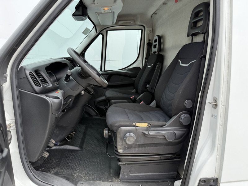 Легковой фургон Iveco Daily 35C18 3.0 L2H2 Airco Cruise Control 3,5 Tons Trekhaak 5-26 APK Lucht geveerde stoel: фото 6