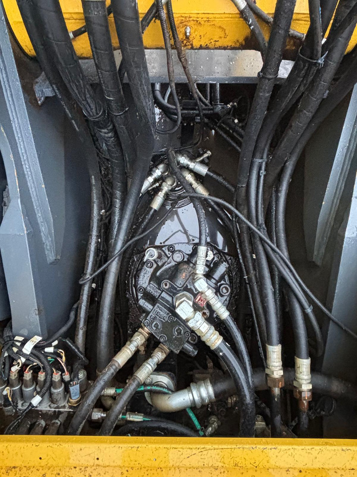 Гусеничный экскаватор Kobelco SK210LC-10E: фото 18 Гусеничный экскаватор Kobelco SK210LC-10E: фото 18