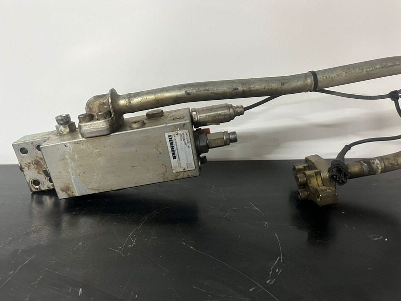 Liebherr 914 compact / LH22 C / LH22 M / A914 Li - Клапан: фото 1 Liebherr 914 compact / LH22 C / LH22 M / A914 Li - Клапан: фото 1