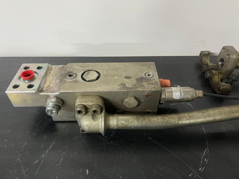 Liebherr 914 compact / LH22 C / LH22 M / A914 Li - Клапан: фото 2 Liebherr 914 compact / LH22 C / LH22 M / A914 Li - Клапан: фото 2