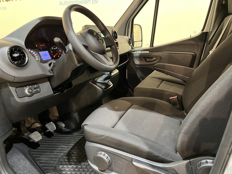 Mercedes-Benz Sprinter 315 CDI L2 RWD DC Dubbel Cabine Open Laadbak / Euro 6 / Trekhaak 3500 KG / Airco / 3-Zits / 650 KM !! / BPM VRIJ !! - Малотоннажный бортовой грузовик, Грузопассажирский фургон: фото 5 Mercedes-Benz Sprinter 315 CDI L2 RWD DC Dubbel Cabine Open Laadbak / Euro 6 / Trekhaak 3500 KG / Airco / 3-Zits / 650 KM !! / BPM VRIJ !! - Малотоннажный бортовой грузовик, Грузопассажирский фургон: фото 5