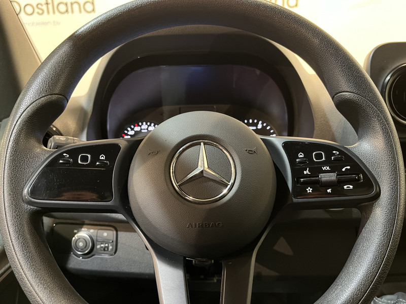 Малотоннажный бортовой грузовик Mercedes-Benz Sprinter 315 CDI L3 RWD Open Laadbak / Euro 6 / Airco / MBUX / CarPlay / Navigatie / 3-Zits / 75.200 KM !! / BPM VRIJ !!: фото 9