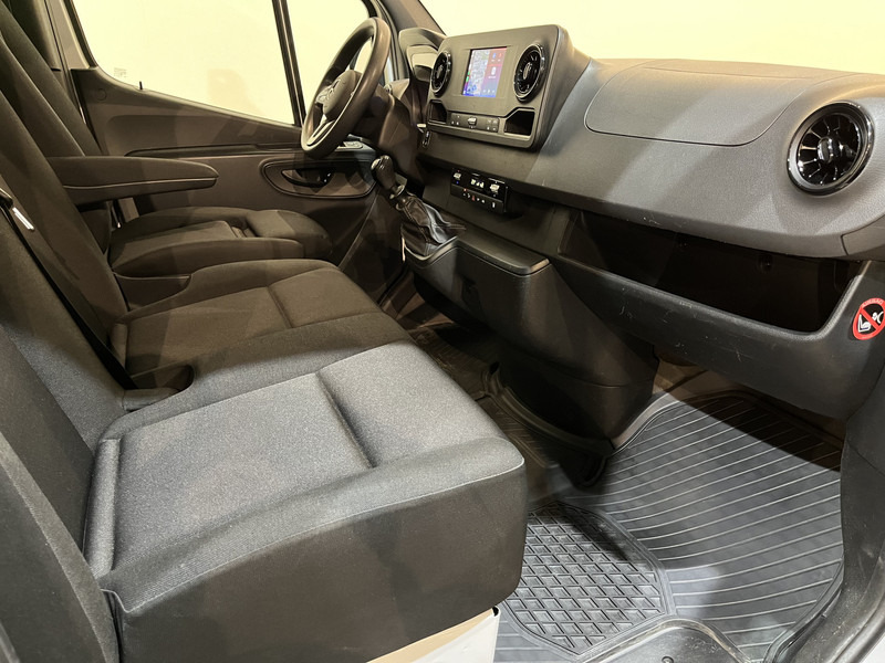 Малотоннажный бортовой грузовик Mercedes-Benz Sprinter 315 CDI L3 RWD Open Laadbak / Euro 6 / Airco / MBUX / CarPlay / Navigatie / 3-Zits / 75.200 KM !! / BPM VRIJ !!: фото 16