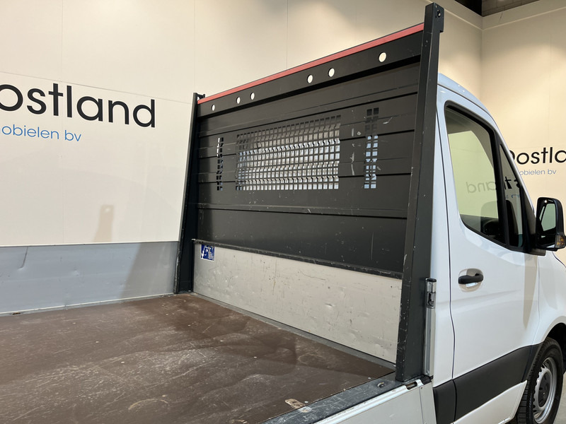 Малотоннажный бортовой грузовик Mercedes-Benz Sprinter 315 CDI L3 RWD Open Laadbak / Euro 6 / Airco / MBUX / CarPlay / Navigatie / 3-Zits / 75.200 KM !! / BPM VRIJ !!: фото 11