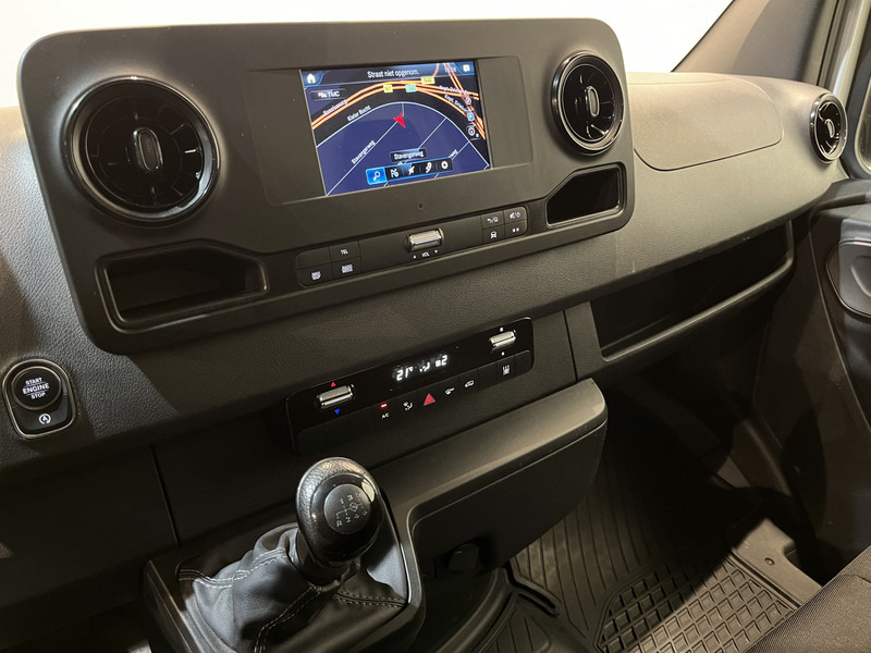 Малотоннажный бортовой грузовик Mercedes-Benz Sprinter 315 CDI L3 RWD Open Laadbak / Euro 6 / Airco / MBUX / CarPlay / Navigatie / 3-Zits / 75.200 KM !! / BPM VRIJ !!: фото 7