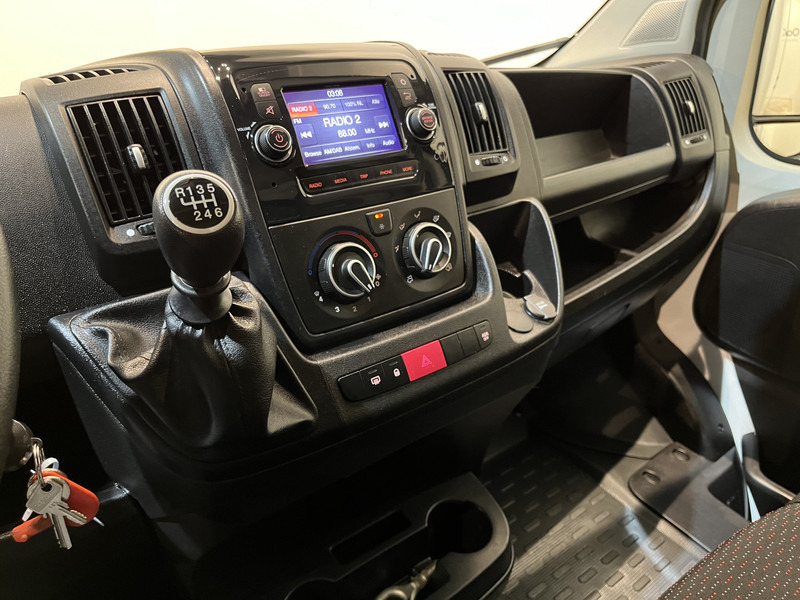 Малотоннажный фургон Peugeot Boxer 335 2.2 BlueHDi 165 L4 Bakwagen / Dhollandia Laadklep / Euro 6 / Airco / Cruise Control / 3-Zits  / BPM VRIJ !!: фото 7