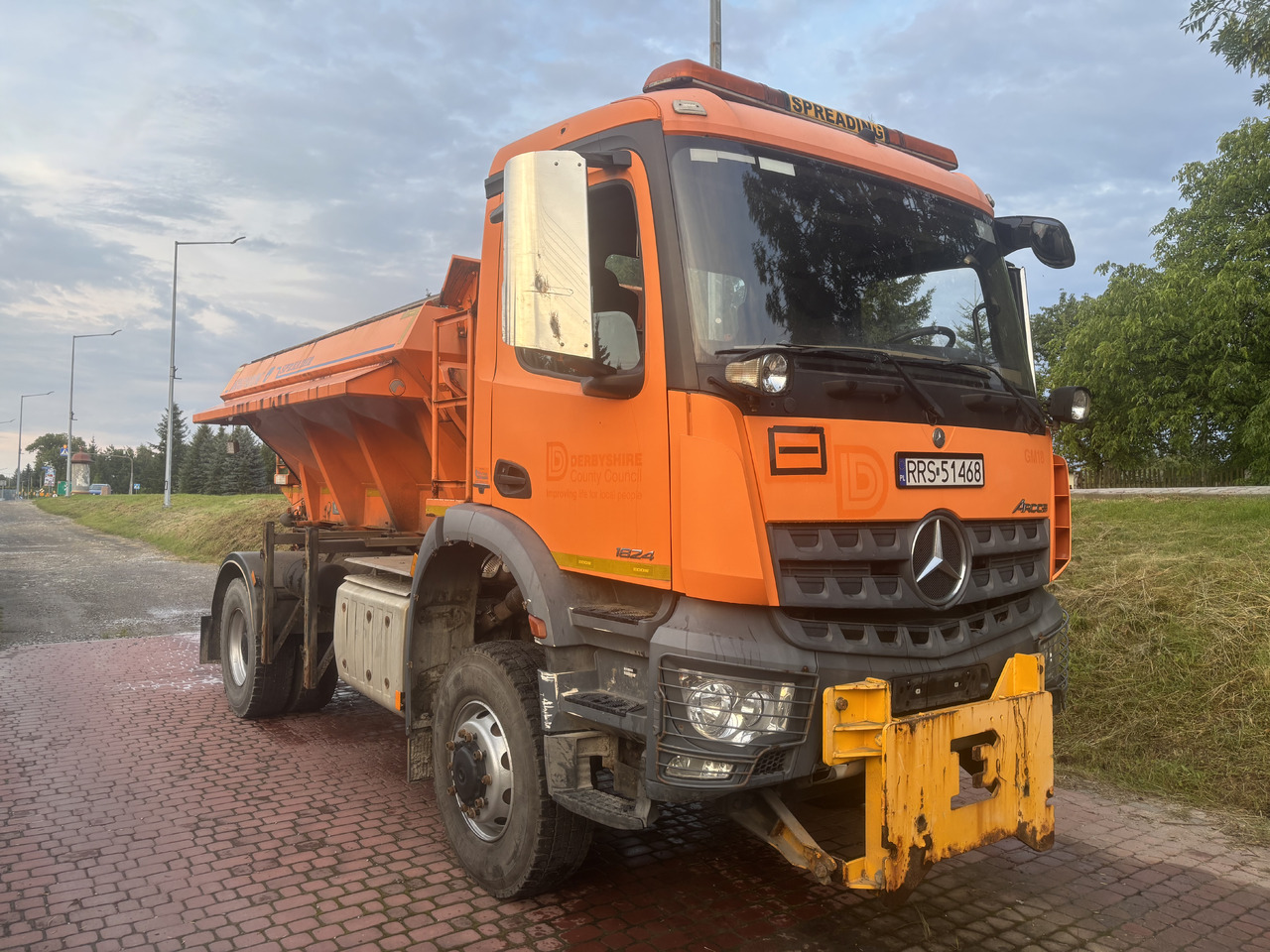 Mercedes AROCS 1824 4X4 GRITTER/SPREADER/PLOUGH - Снегоуборочная машина: фото 1 Mercedes AROCS 1824 4X4 GRITTER/SPREADER/PLOUGH - Снегоуборочная машина: фото 1