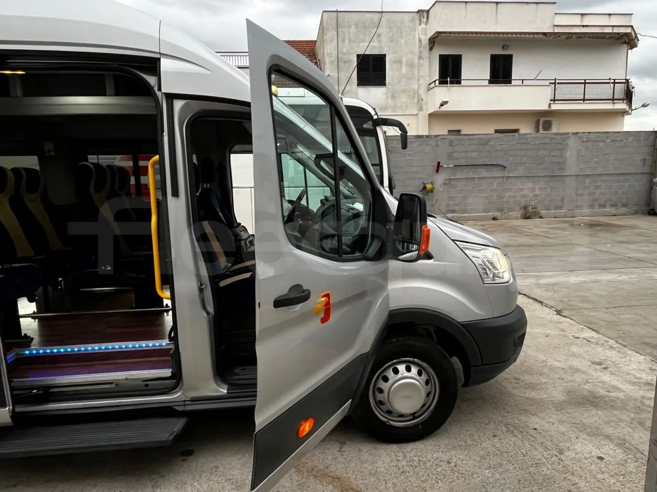 Микроавтобус, Пассажирский фургон Ford Transit: фото 13 Микроавтобус, Пассажирский фургон Ford Transit: фото 13
