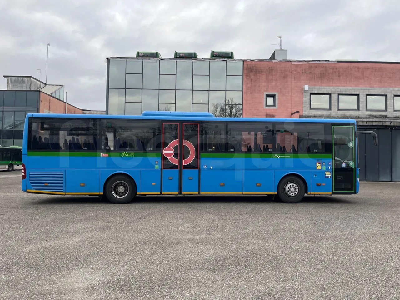 Городской автобус Mercedes-Benz Integro: фото 13