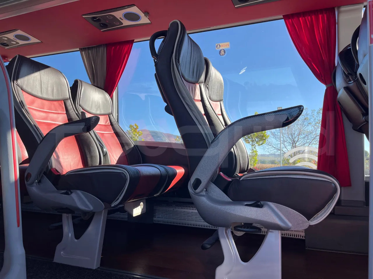 Двухэтажный автобус Van Hool Astromega: фото 42