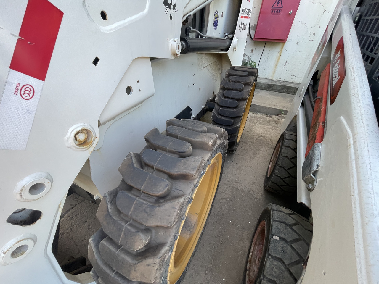 Bobcat S16 Skid-Steer Loader - Мини-погрузчик с бортовым поворотом: фото 5 Bobcat S16 Skid-Steer Loader - Мини-погрузчик с бортовым поворотом: фото 5