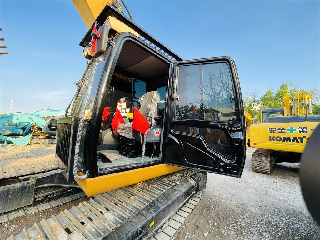 CAT 320D2 L - Экскаватор: фото 3 CAT 320D2 L - Экскаватор: фото 3