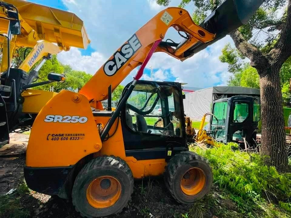 Case SR 250 - Мини-погрузчик с бортовым поворотом: фото 3 Case SR 250 - Мини-погрузчик с бортовым поворотом: фото 3