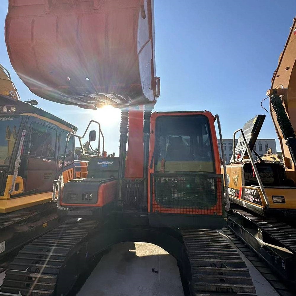 Doosan DX150LC-9C - Гусеничный экскаватор: фото 2 Doosan DX150LC-9C - Гусеничный экскаватор: фото 2