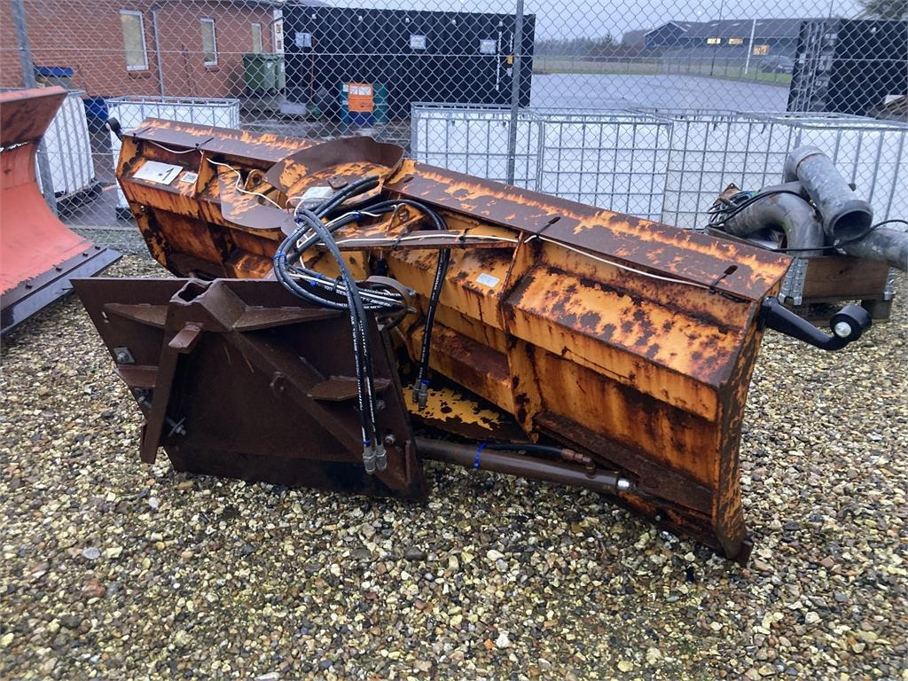 COMBI V-PLOV 3000MM - Отвал для снега для Сельскохозяйственной техники: фото 1 COMBI V-PLOV 3000MM - Отвал для снега для Сельскохозяйственной техники: фото 1