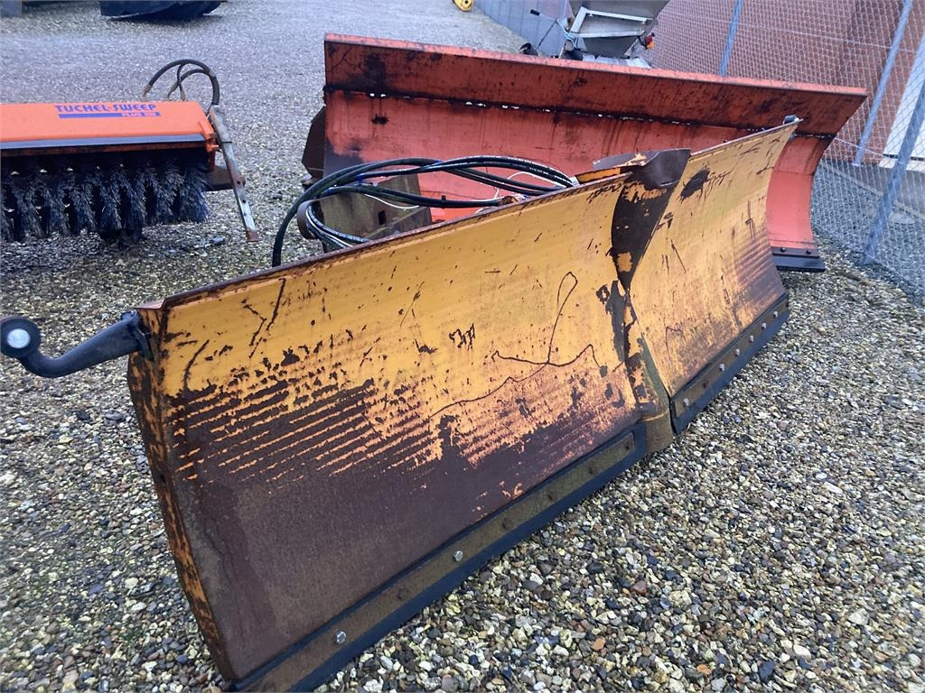 COMBI V-PLOV 3000MM - Отвал для снега для Сельскохозяйственной техники: фото 3 COMBI V-PLOV 3000MM - Отвал для снега для Сельскохозяйственной техники: фото 3