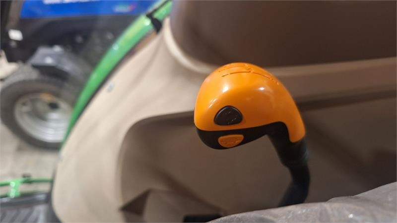 John Deere 5075E - Трактор: фото 5 John Deere 5075E - Трактор: фото 5