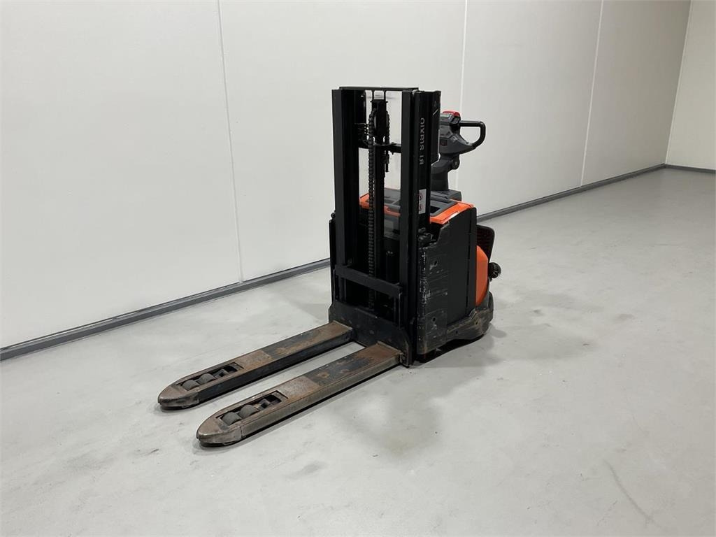 BT SWE200D - Штабелер: фото 4 BT SWE200D - Штабелер: фото 4