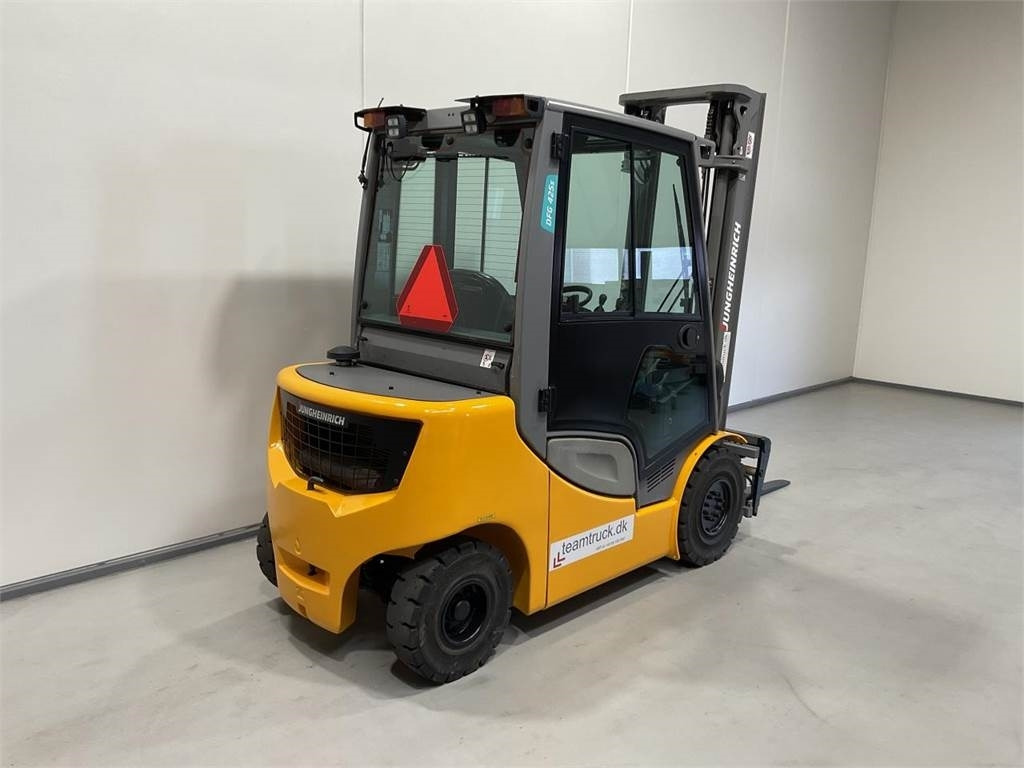 Jungheinrich DFG 425S - Дизельный погрузчик: фото 2 Jungheinrich DFG 425S - Дизельный погрузчик: фото 2