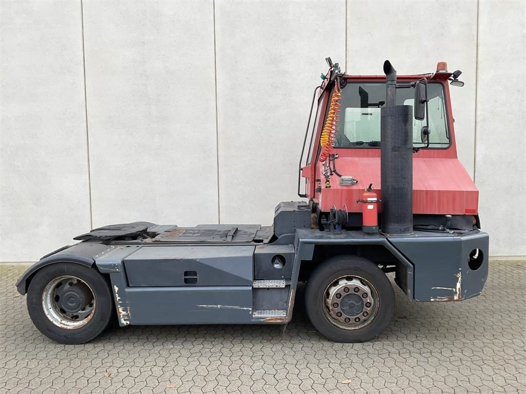 Kalmar TT2000 - Терминальный тягач: фото 1 Kalmar TT2000 - Терминальный тягач: фото 1
