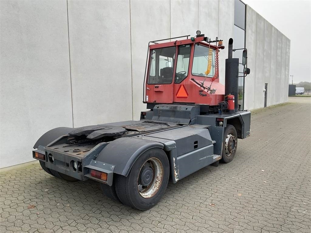 Kalmar TT2000 - Терминальный тягач: фото 2 Kalmar TT2000 - Терминальный тягач: фото 2