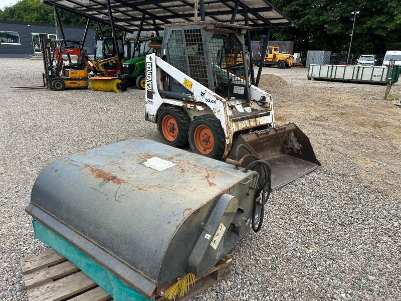 Bobcat 553 - Мини-погрузчик с бортовым поворотом: фото 2 Bobcat 553 - Мини-погрузчик с бортовым поворотом: фото 2