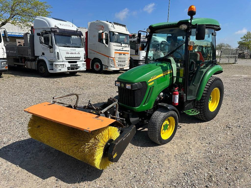 John Deere 3720 M/ Hydraulisk kost - Минитрактор: фото 1 John Deere 3720 M/ Hydraulisk kost - Минитрактор: фото 1