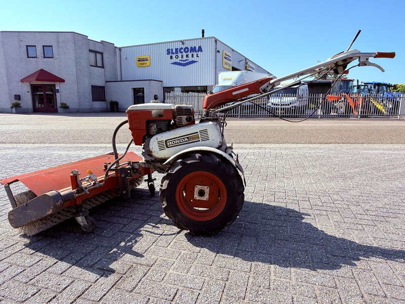 Honda F800 Veegmachine - Подметально-уборочная машина: фото 1 Honda F800 Veegmachine - Подметально-уборочная машина: фото 1