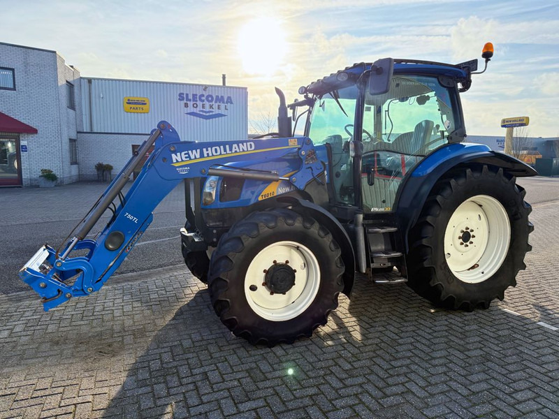 New Holland T6010 Plus + 750TL Voorlader - Трактор: фото 1 New Holland T6010 Plus + 750TL Voorlader - Трактор: фото 1