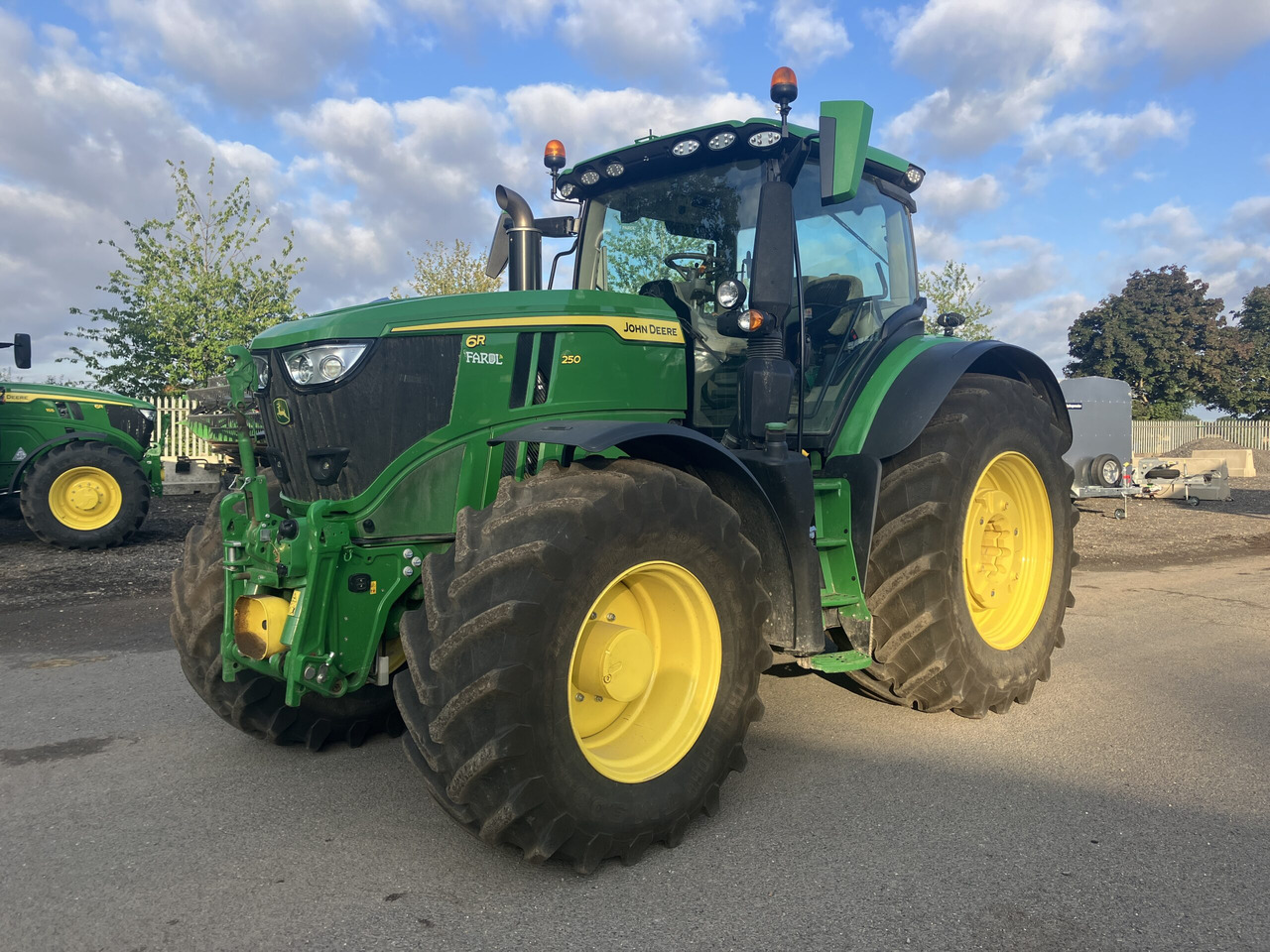 John Deer 6R 250 - Трактор: фото 1 John Deer 6R 250 - Трактор: фото 1