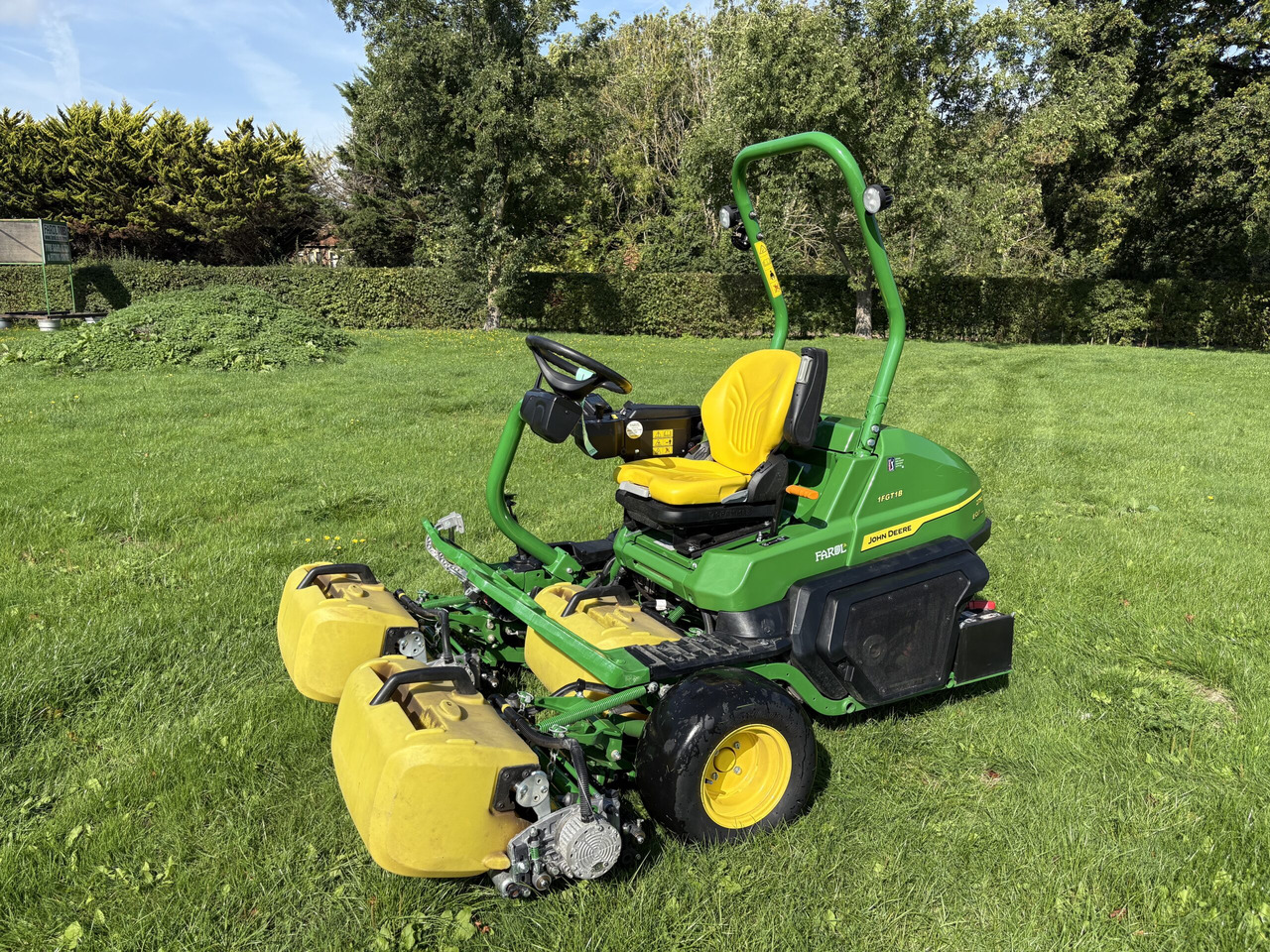 John Deere 2750E Triple Mower - Газонокосилка: фото 1 John Deere 2750E Triple Mower - Газонокосилка: фото 1
