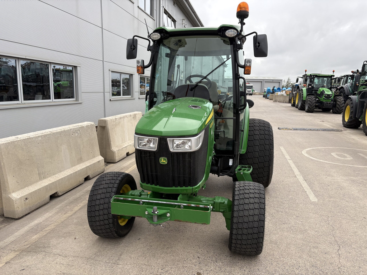 John Deere 4066R Compact Tractor - Минитрактор: фото 4 John Deere 4066R Compact Tractor - Минитрактор: фото 4