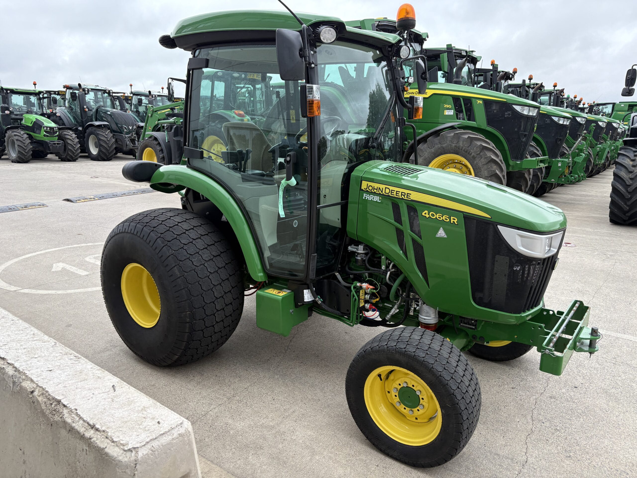 John Deere 4066R Compact Tractor - Минитрактор: фото 3 John Deere 4066R Compact Tractor - Минитрактор: фото 3