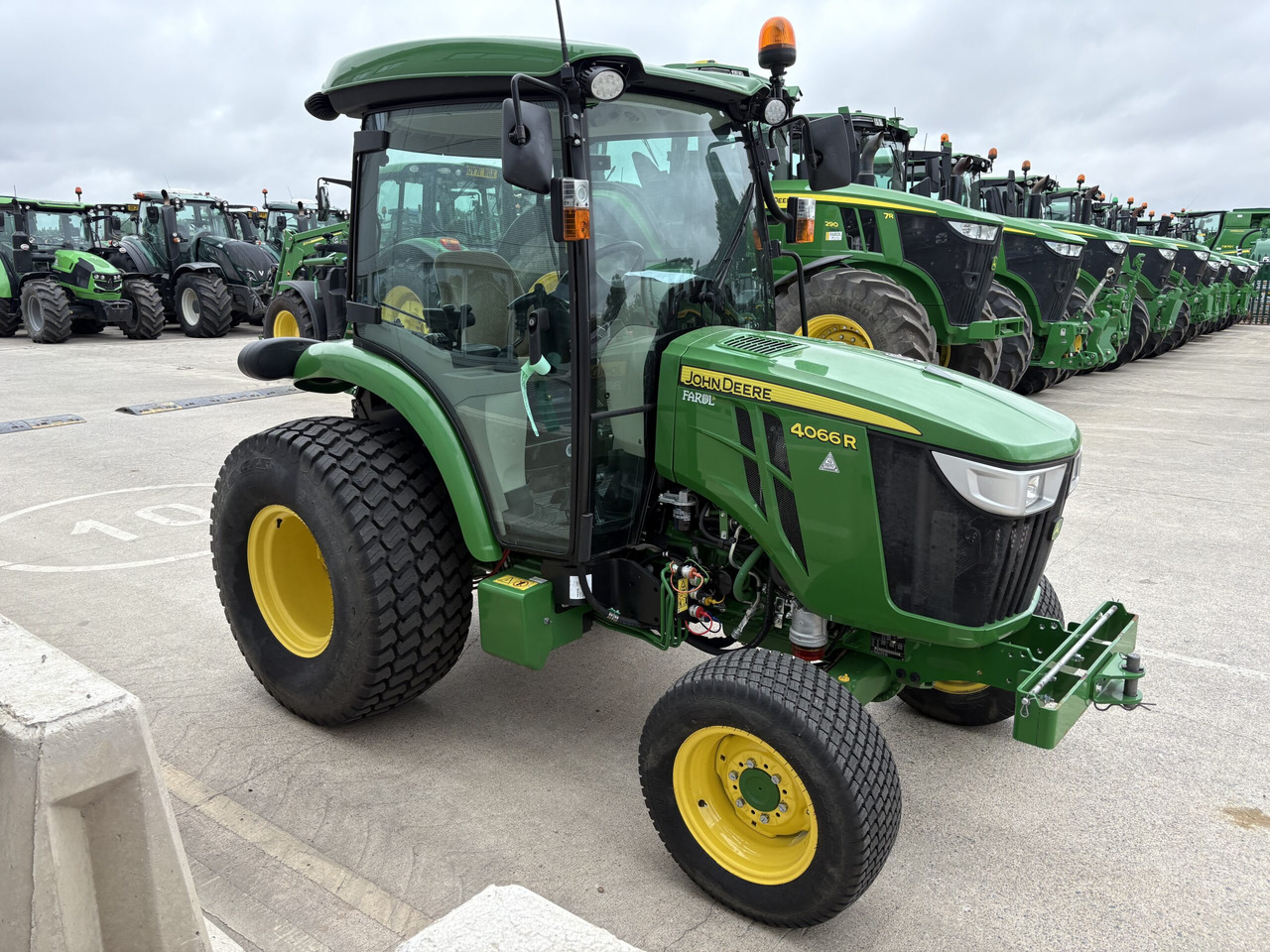John Deere 4066R Compact Tractor - Минитрактор: фото 3 John Deere 4066R Compact Tractor - Минитрактор: фото 3