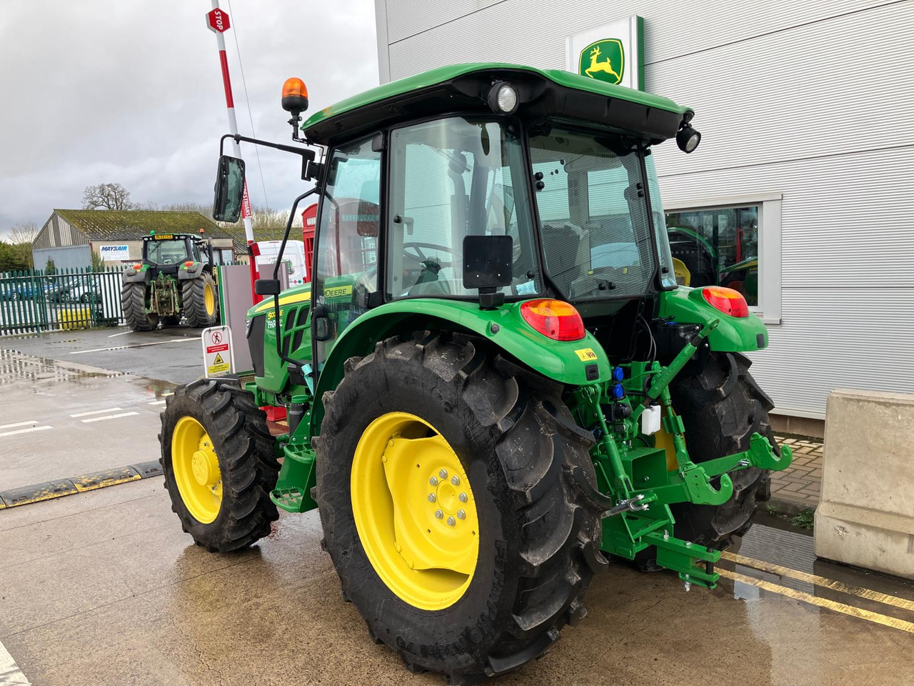 John Deere 5075E - Трактор: фото 4 John Deere 5075E - Трактор: фото 4