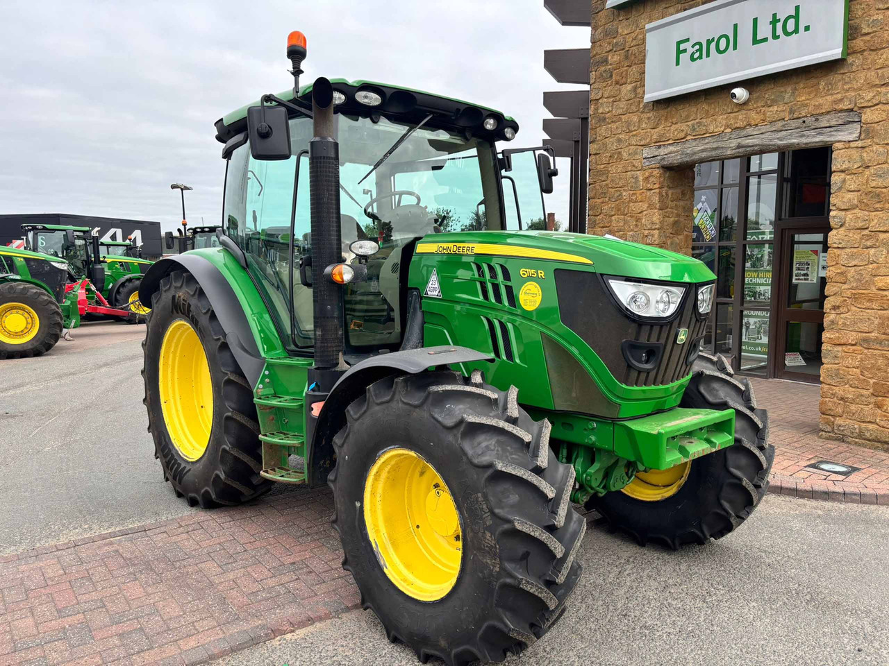 John Deere 6115R - Трактор: фото 4 John Deere 6115R - Трактор: фото 4