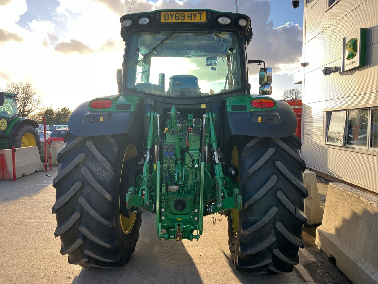 John Deere 6155R - Трактор: фото 4 John Deere 6155R - Трактор: фото 4