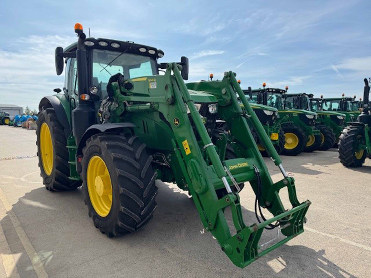 John Deere 6155R - Трактор: фото 5 John Deere 6155R - Трактор: фото 5