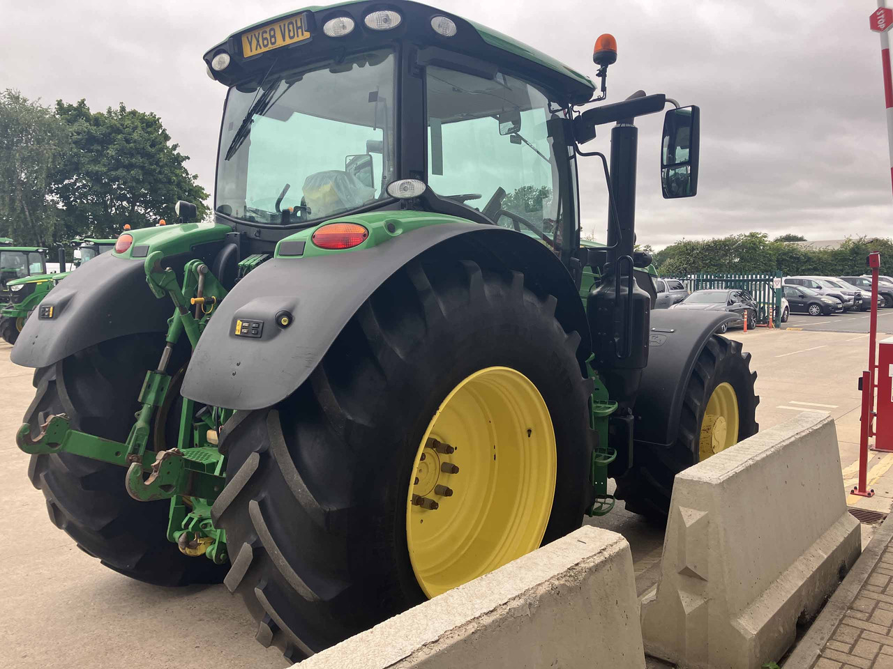 John Deere 6155R - Трактор: фото 5 John Deere 6155R - Трактор: фото 5