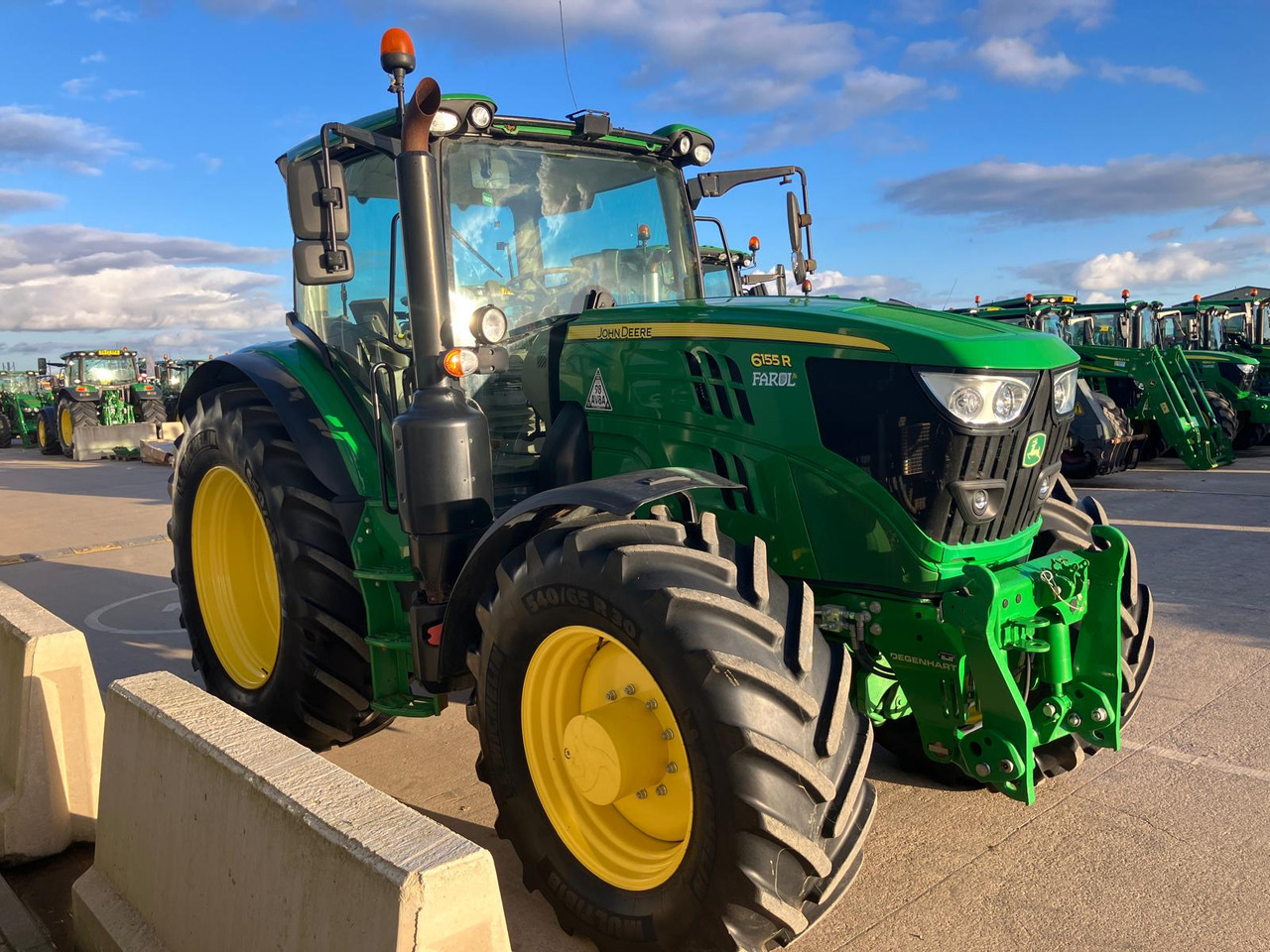 John Deere 6155R - Трактор: фото 5 John Deere 6155R - Трактор: фото 5