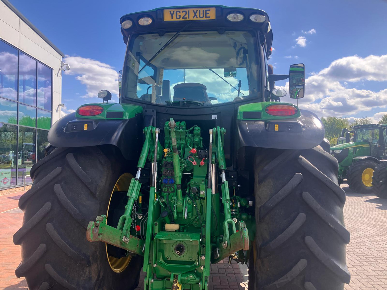Трактор John Deere 6195R: фото 8