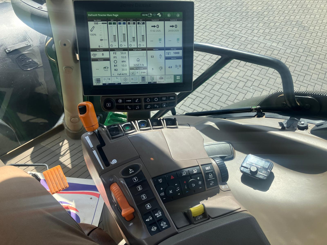 Трактор John Deere 6195R: фото 18