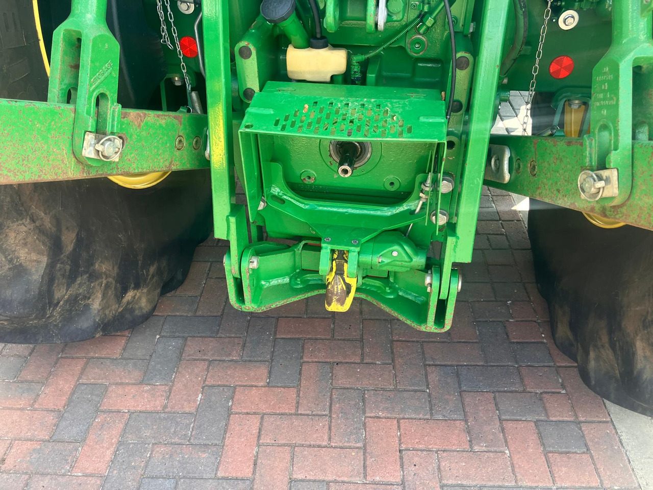 Трактор John Deere 6195R: фото 11