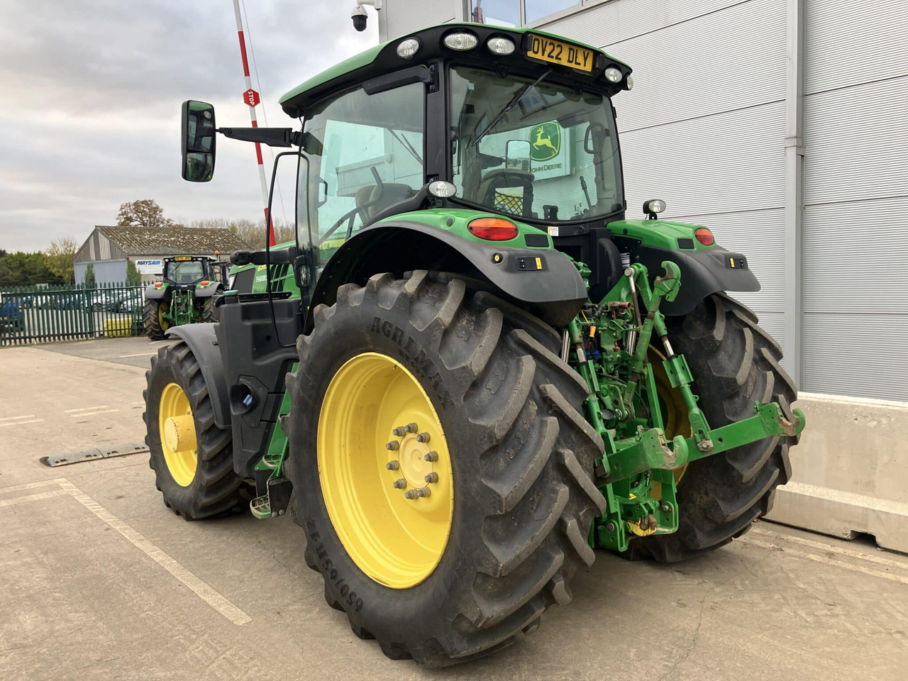 John Deere 6215R - Трактор: фото 3 John Deere 6215R - Трактор: фото 3