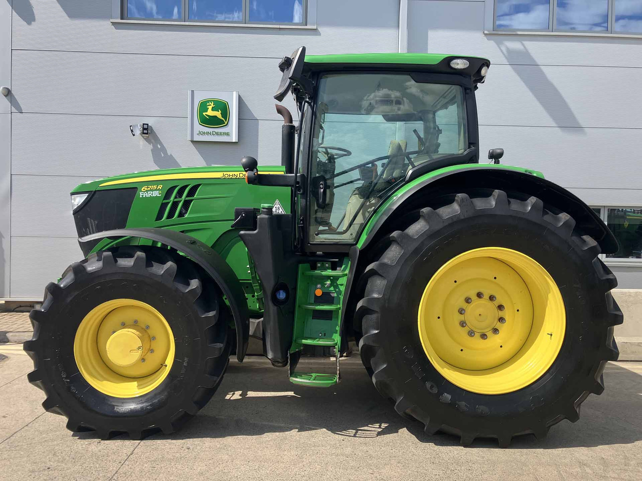 John Deere 6215R - Трактор: фото 2 John Deere 6215R - Трактор: фото 2